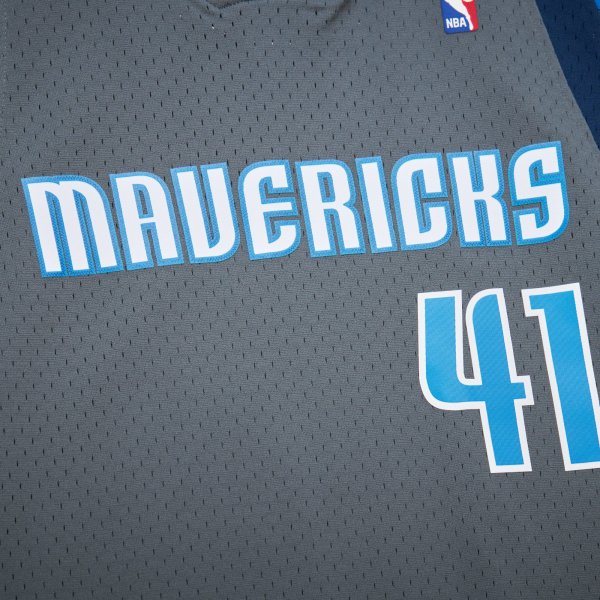 Men's Dallas Mavericks Dirk Nowitzki Mitchell & Ness Gray 2003/04 Hardwood Classics Swingman Jersey